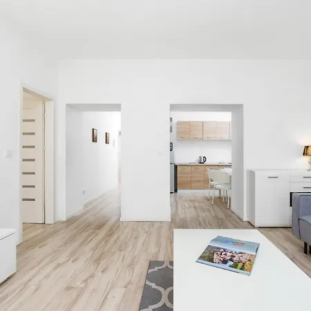 Modern One Bedroom In By Renters Appartamento