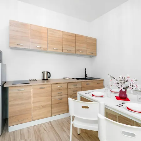 Modern One Bedroom In By Renters Poznan