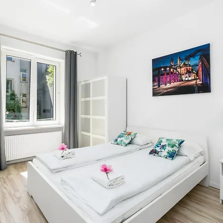 Modern One Bedroom In By Renters Poznan