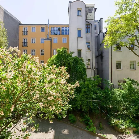 Modern One Bedroom In By Renters Daire Poznan