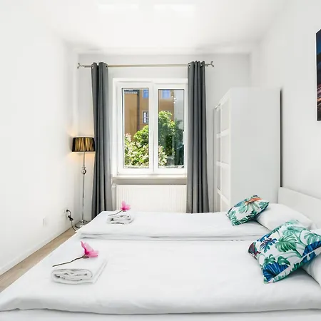 Modern One Bedroom In By Renters * Poznan