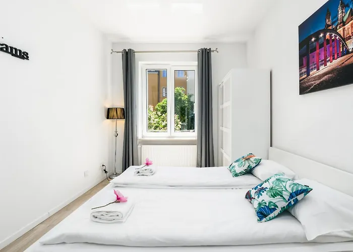 Modern One Bedroom In By Renters * Poznań